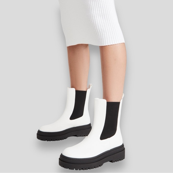 Good American Pull On Lug Thick Sole Chunky Chelsea Black Boots - Picture 10 of 10